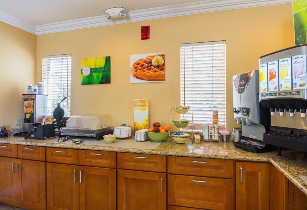 Quality Inn Fresno Yosemite Airport Ngoại thất bức ảnh