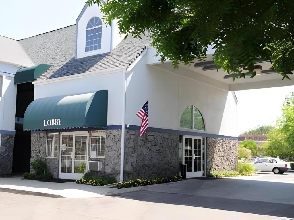 Quality Inn Fresno Yosemite Airport Ngoại thất bức ảnh