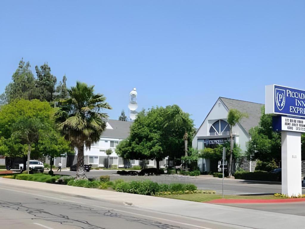 Quality Inn Fresno Yosemite Airport Ngoại thất bức ảnh