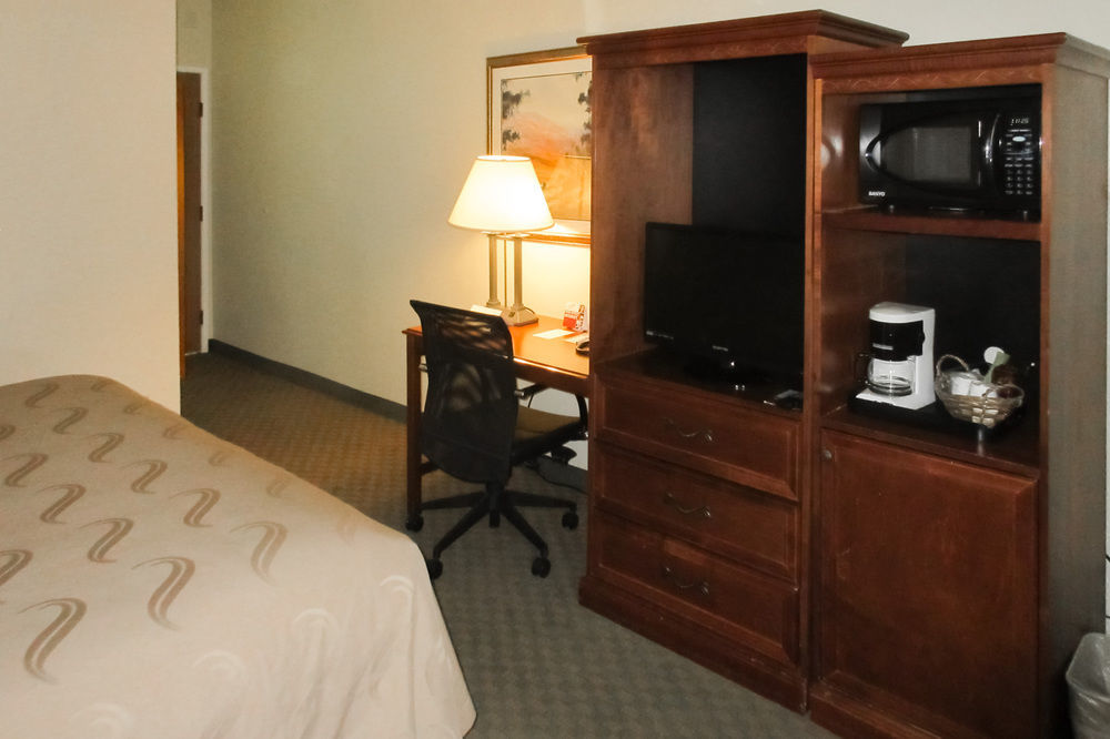 Quality Inn Fresno Yosemite Airport Ngoại thất bức ảnh
