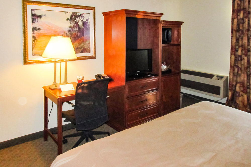 Quality Inn Fresno Yosemite Airport Ngoại thất bức ảnh