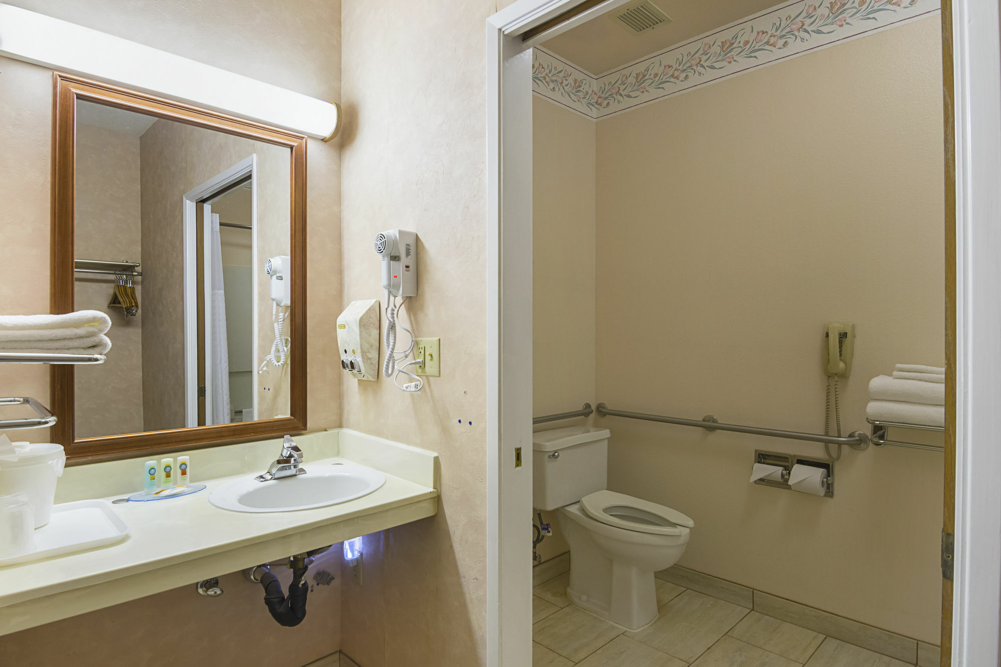 Quality Inn Fresno Yosemite Airport Ngoại thất bức ảnh